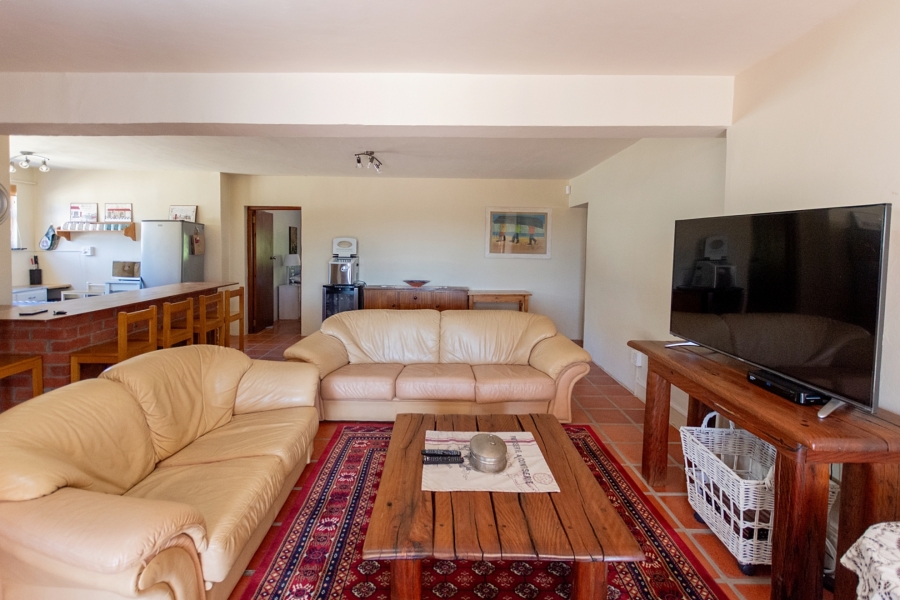 6 Bedroom Property for Sale in Middedorp Western Cape